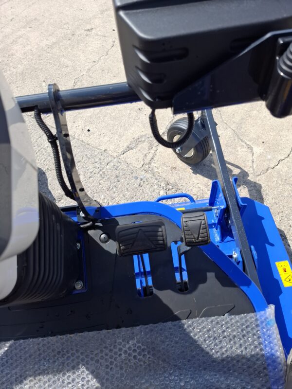 ISEKI SF237 Front Mower - Image 16