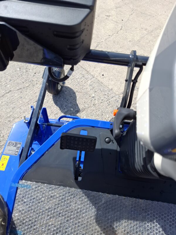 ISEKI SF237 Front Mower - Image 17