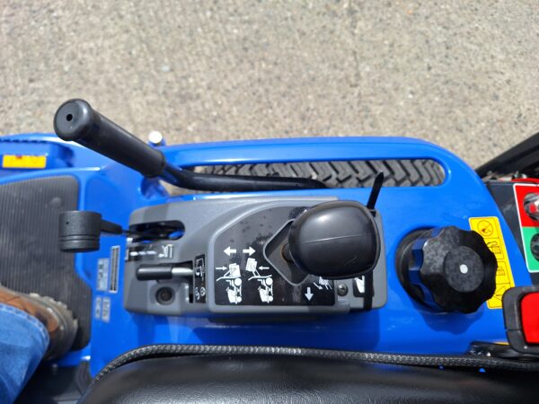 ISEKI SXG324 Diesel Ride-On Mower - Image 8