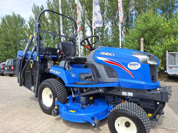 ISEKI SXG324 Diesel Ride-On Mower - Image 6
