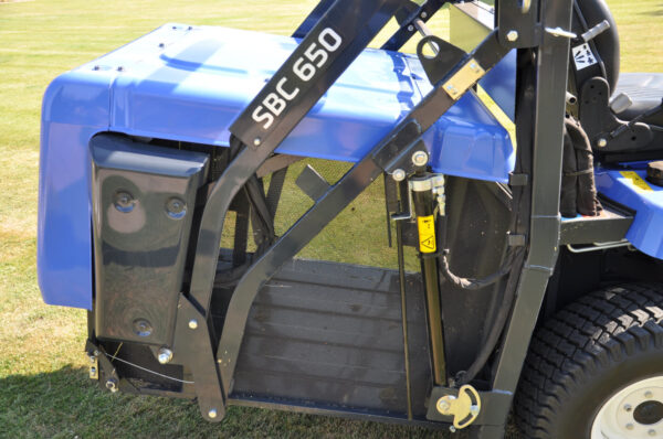 ISEKI SXG324 Diesel Ride-On Mower - Image 4