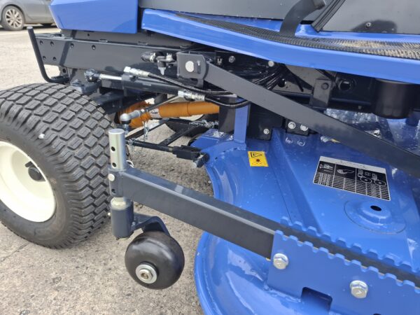 ISEKI SXG327 Diesel Ride-On Mower - Image 17
