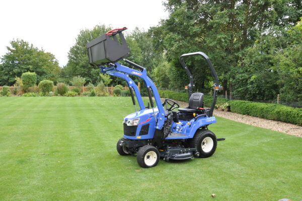 ISEKI TXGS24 Garden Sub-Compact Tractor - Image 2