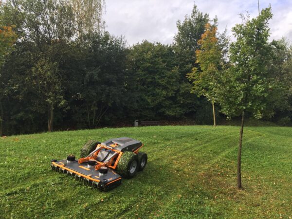 Raymo Torpedo Electric Remote Control Mower - Image 12