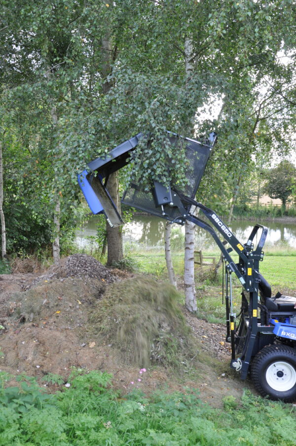 ISEKI SXG327 Diesel Ride-On Mower - Image 5