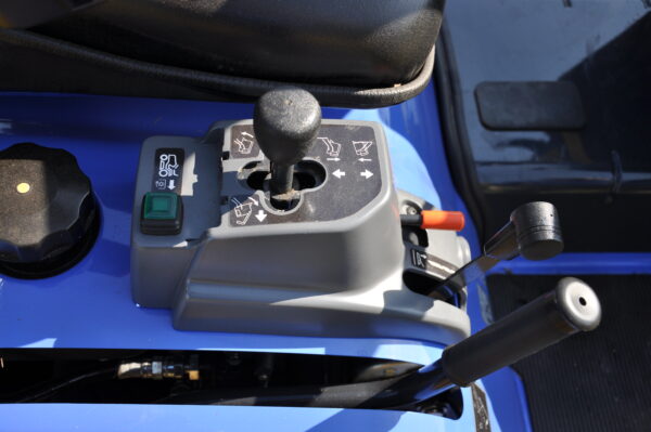 ISEKI SXG327 Diesel Ride-On Mower - Image 13