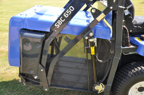 ISEKI SXG327 Diesel Ride-On Mower - Image 10