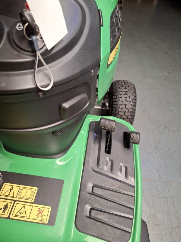 John Deere X116R Mower - Image 7