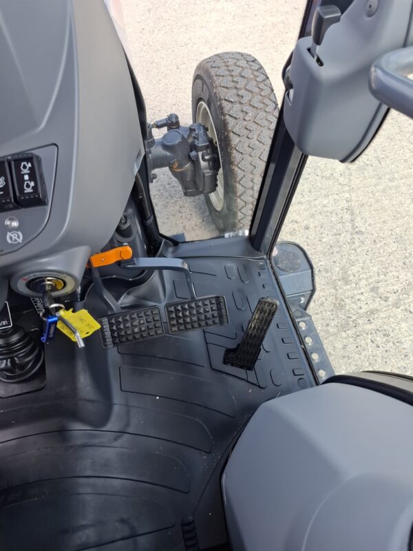 Iseki TG6407 Demo Compact Tractor - Image 9