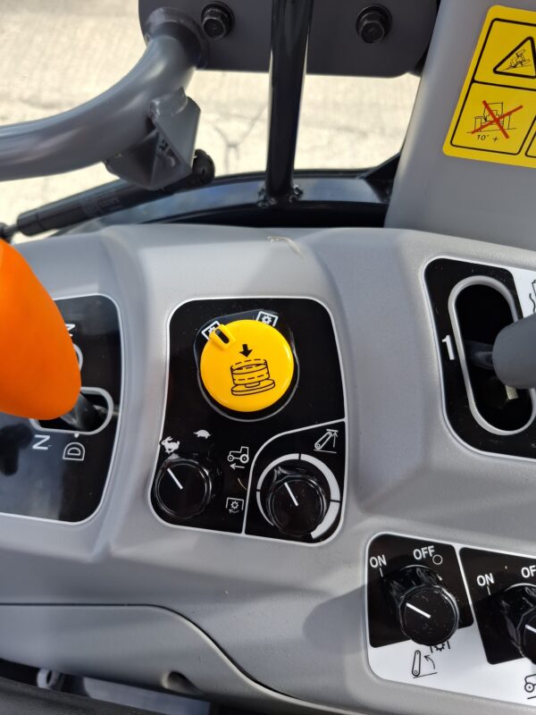 Iseki TG6407 Demo Compact Tractor - Image 8