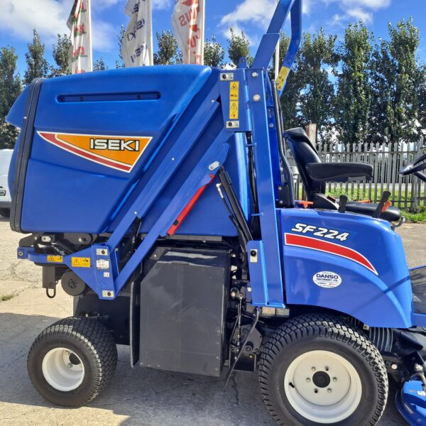 Iseki SF224 Out Front High Dump Collector Mower - Image 4
