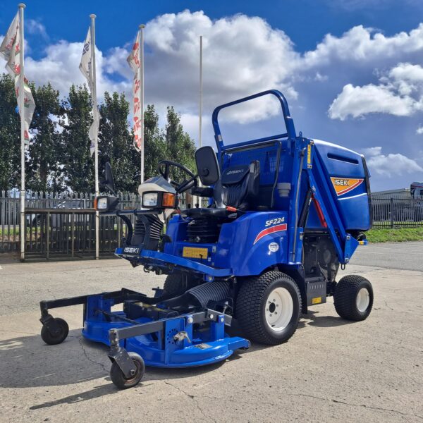 Iseki SF224 Out Front High Dump Collector Mower - Image 6