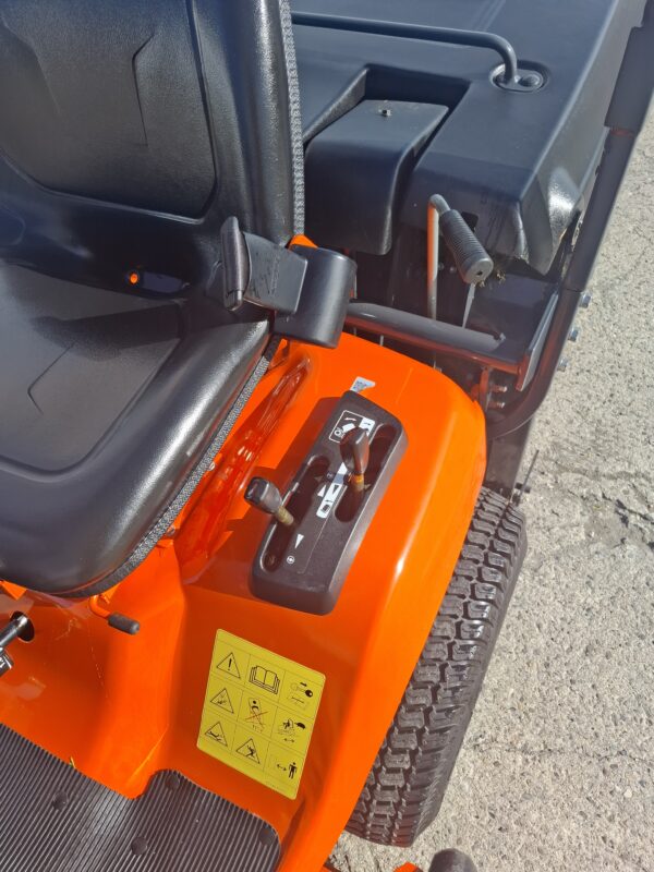 Kubota G21E Low Dump Mower - Image 14