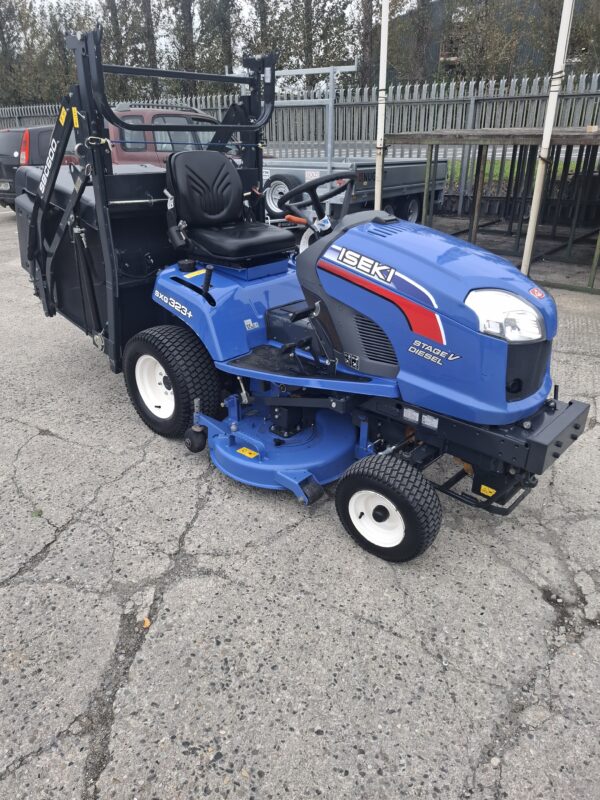 Iseki SXG 323 High Dump Mower - Image 6