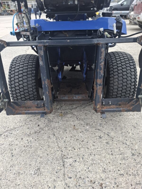Iseki SXG 323 High Dump Mower - Image 17