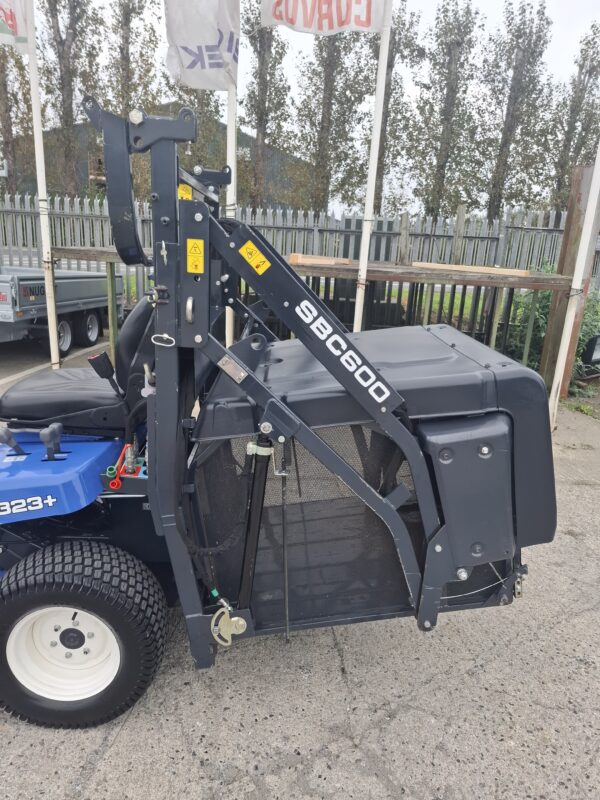 Iseki SXG 323 High Dump Mower - Image 5