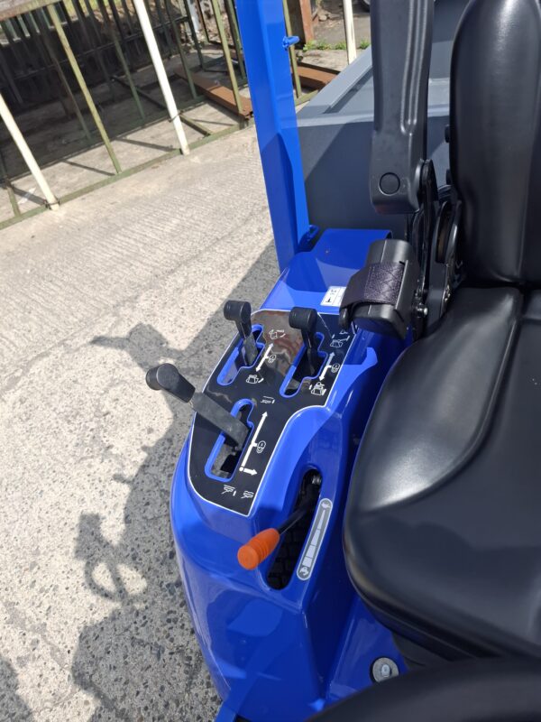 Iseki SF224 Used Out Front Mower With Two Decks - Image 13