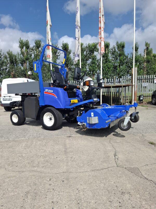 Iseki SF224 Used Out Front Mower With Two Decks - Image 16