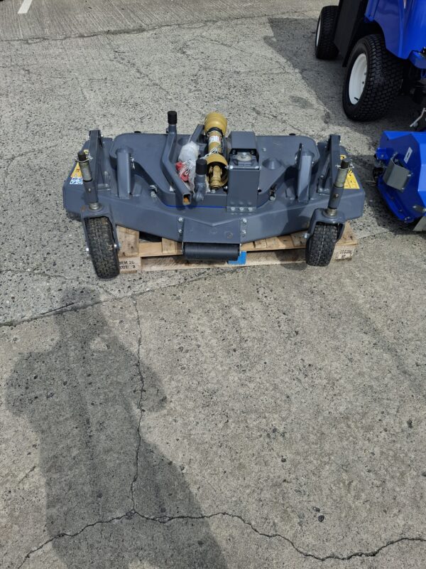 Iseki SF224 Used Out Front Mower With Two Decks - Image 7
