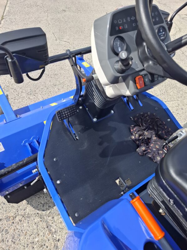 Iseki SF224 Used Out Front Mower With Two Decks - Image 11