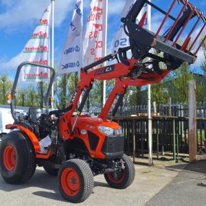 Kubota LX-401 compact tractor and loader