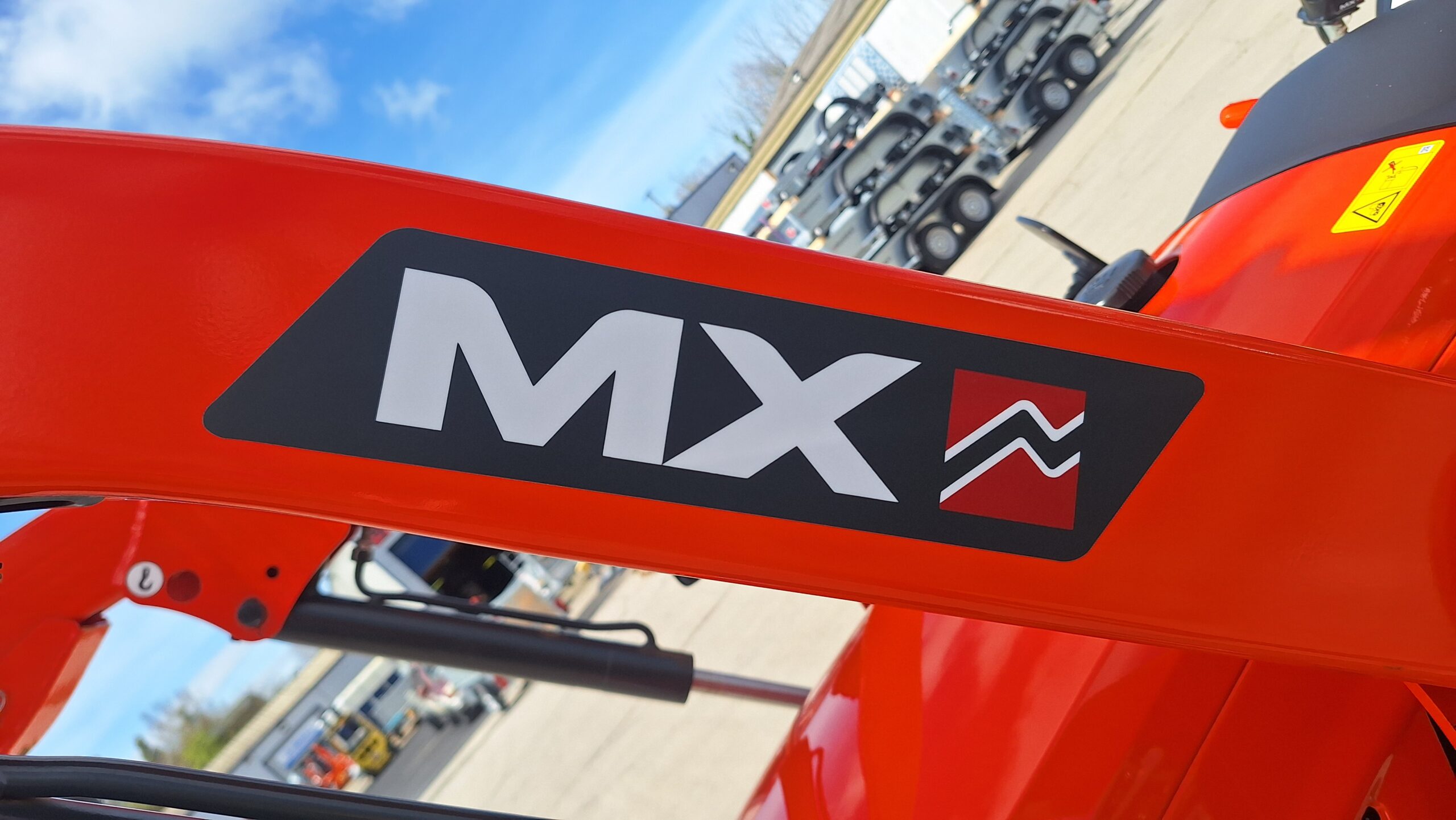 Kubota LX-401 compact tractor and loader - Image 5