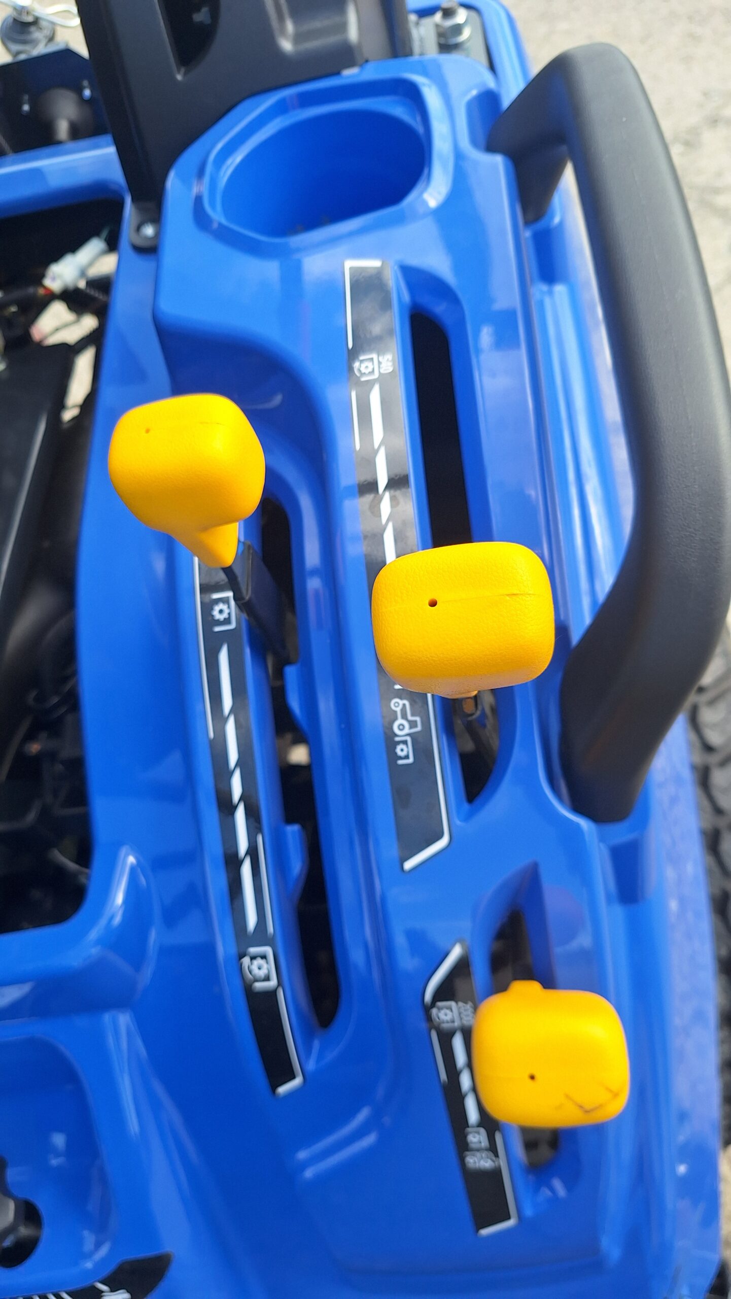 Demo Iseki TXGS24 compact tractor & deck - Image 8