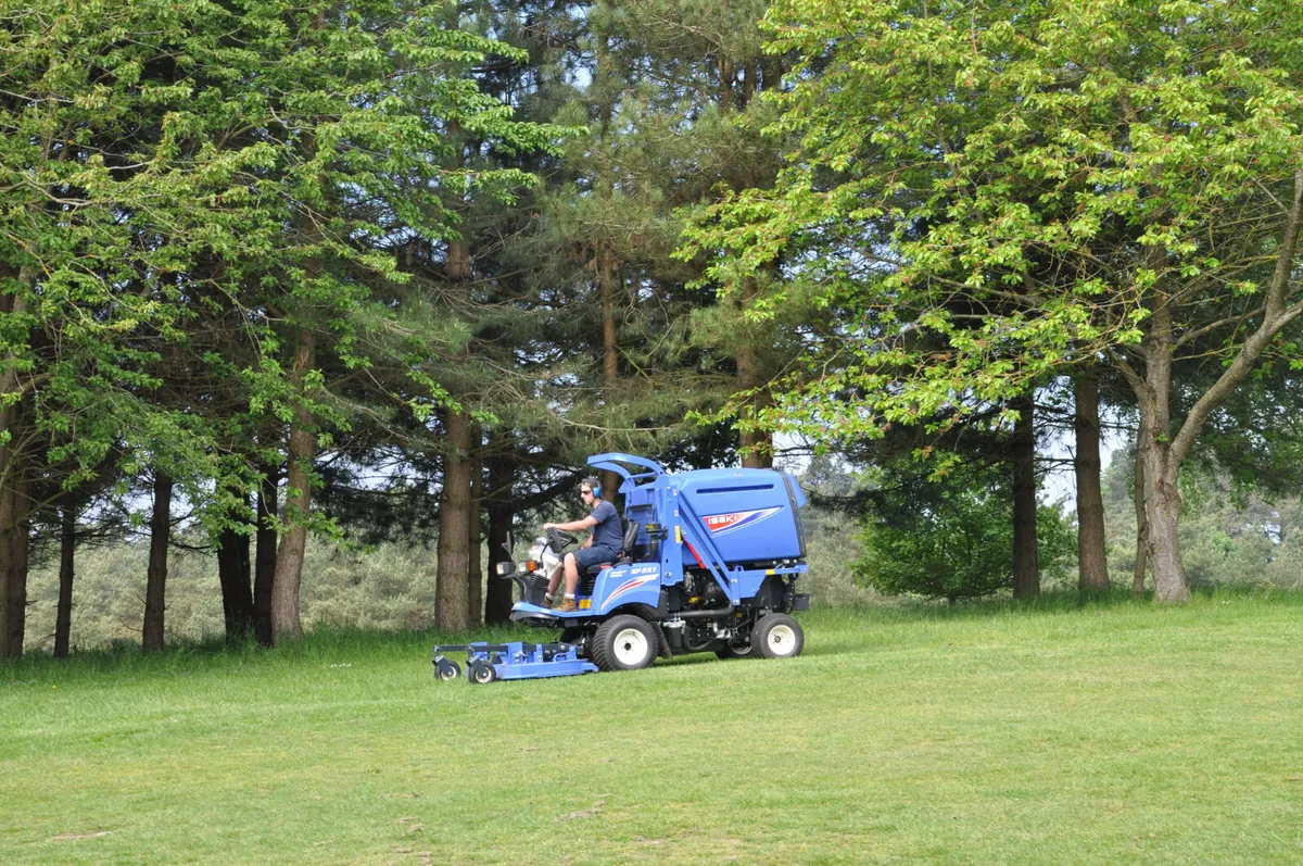 Iseki SF237 Out-Front Mower - Image 7