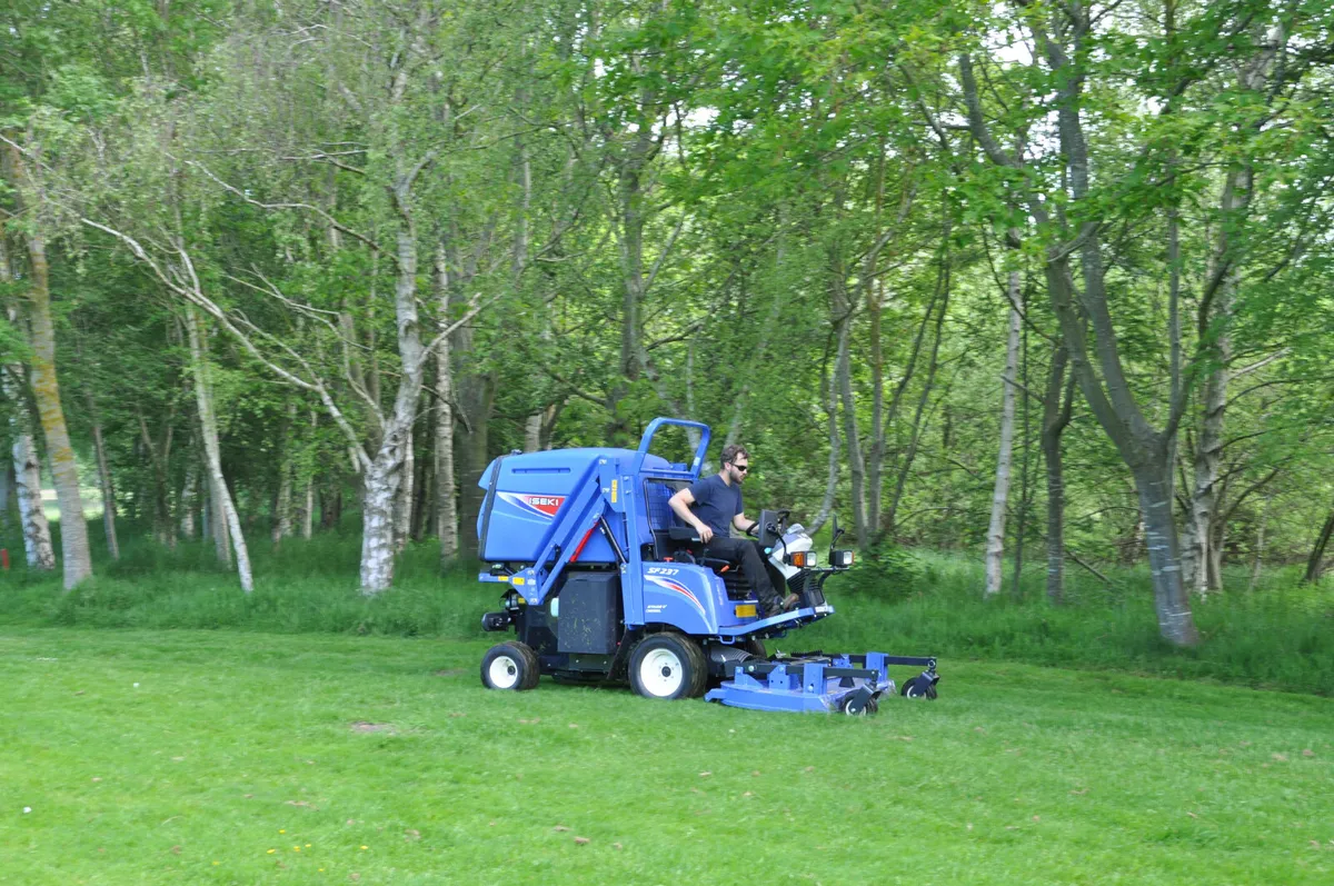 Iseki SF237 Out-Front Mower - Image 8